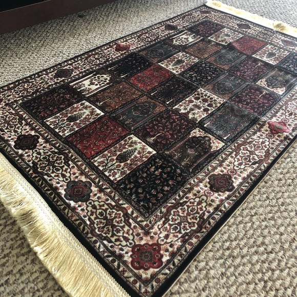 Handmade Silk Carpet “Nation” - Picture 2 of 8